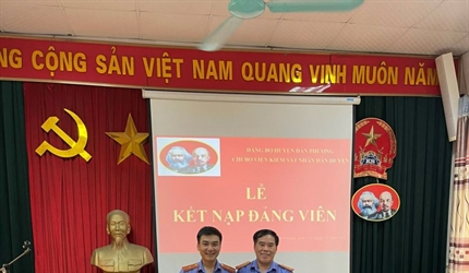 Chi bộ Viện KSND huyện Đan Phượng tổ chức Lễ kết nạp Đảng viên đối với...